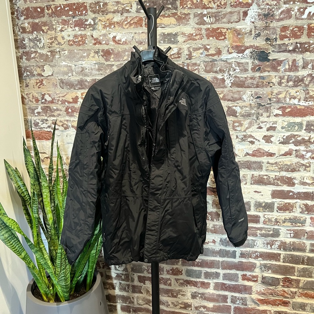Men's The North Face Black Jacket with removable liner.